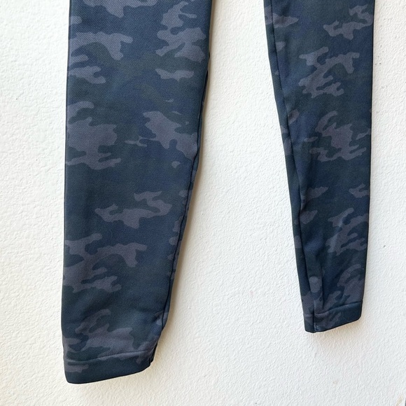 Spanx Look at Me Now Seemless Green Camo Legging Sz Large - Picture 10 of 14